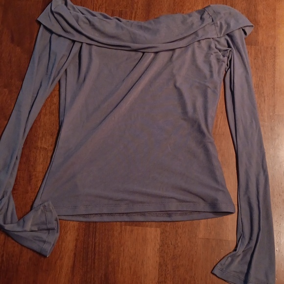 Large off the shoulder mesh sleeve top - Picture 2 of 3